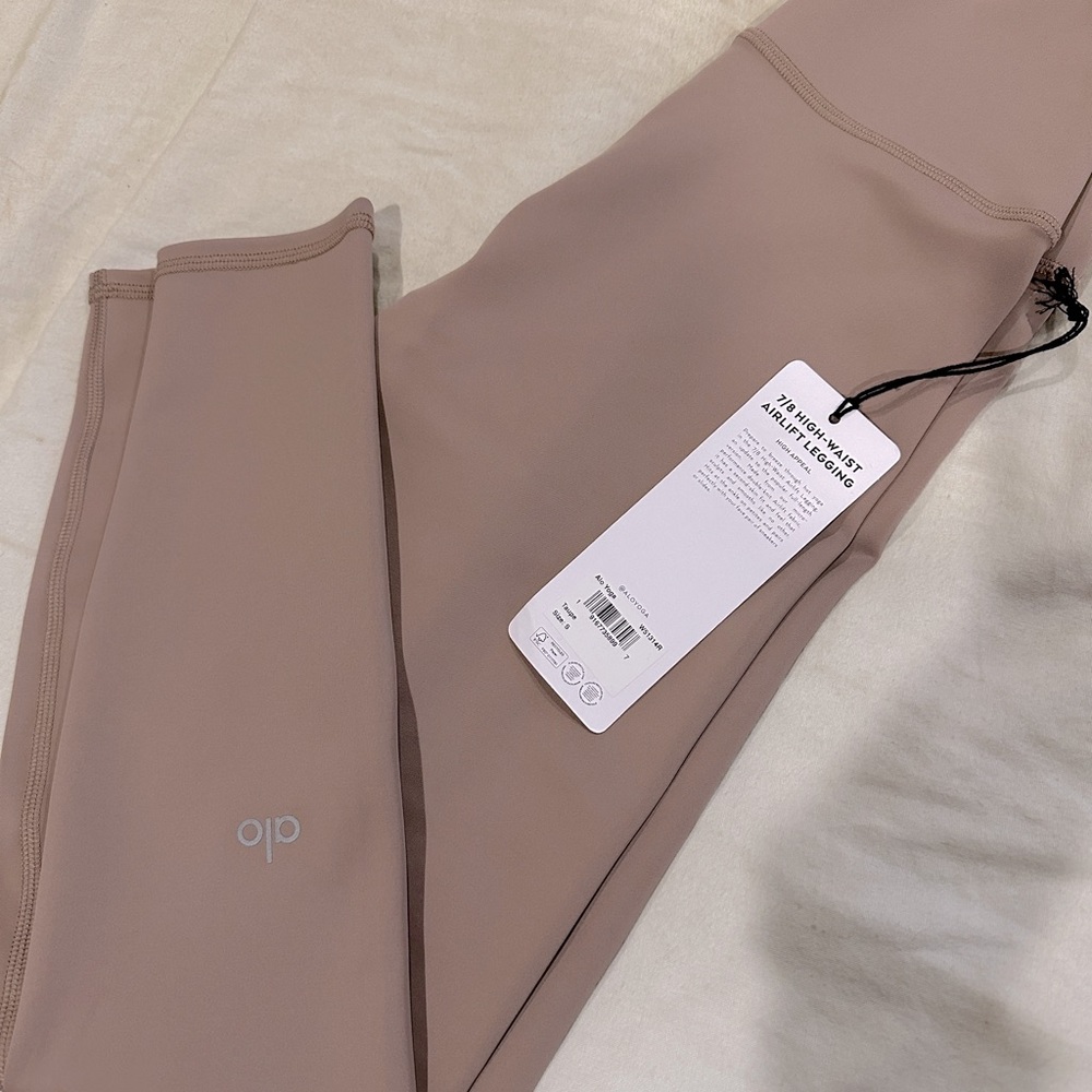NWT Alo 7/8 Airlift leggings in Taupe - SZ S
